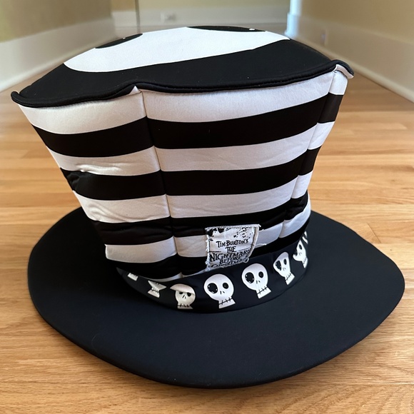 Disney Tim Burton's Nightmare Before Christmas Top Hat, Tote & Suspenders - Picture 8 of 16